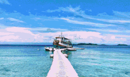 一份清凉的夏日穿搭清单,这个夏天流行视觉降温     小黑裙是经典,小