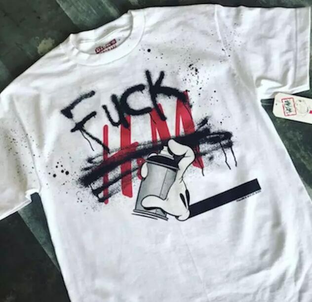 近日,涂鸦师 og slick 发售了一款"fuck h&m"系列t-shirt,此外他也