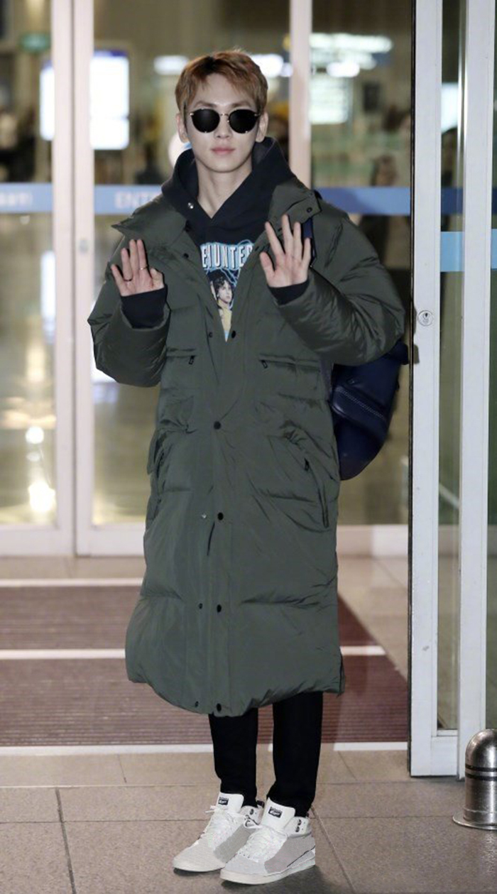 刘在石也很实在,不仅没有辜负羽绒服的保暖作用,还连带两个帽子护