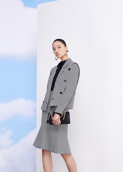 佧茜文初春穿好西装外套 帅气高级穿出气场(图3)